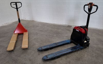 Comprar transpaleta: manual vs. eléctrica, ¿cuándo dar el salto para mejorar la productividad?